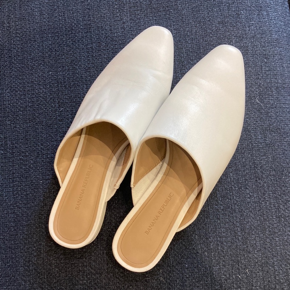 White Banana Republic Mules